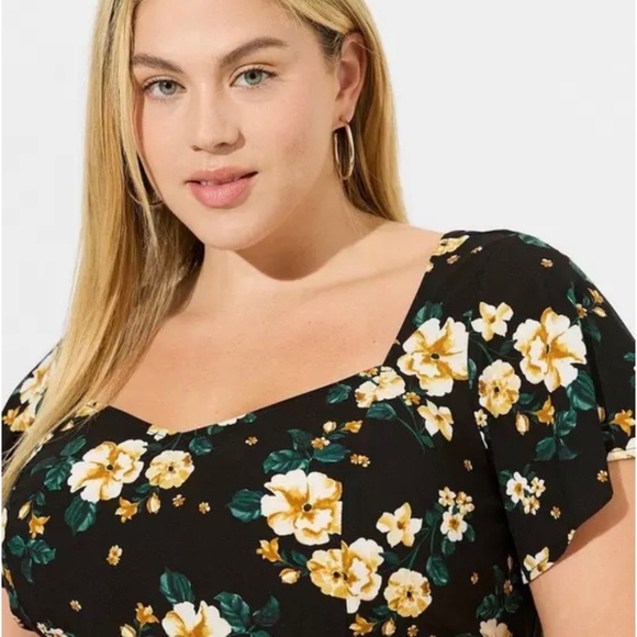 Torrid Flutter Sleeve Floral Peplum Top - Picture 4 of 8